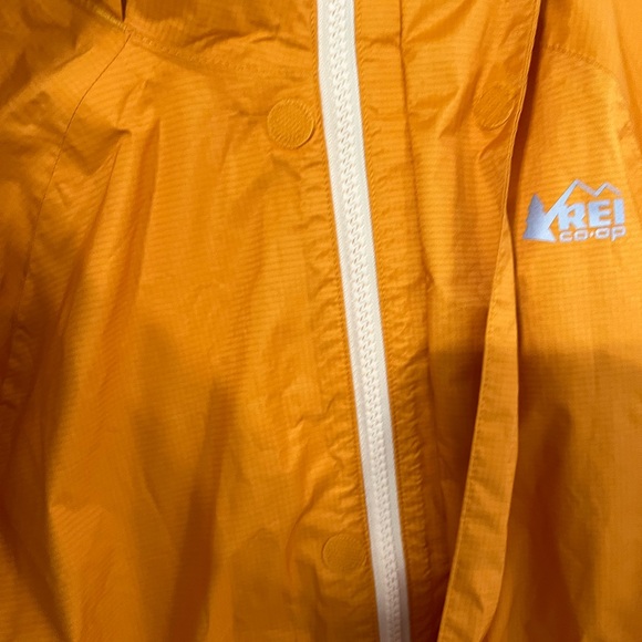 REI Yellow Raincoat Lightweight Athletic Style - Picture 3 of 7